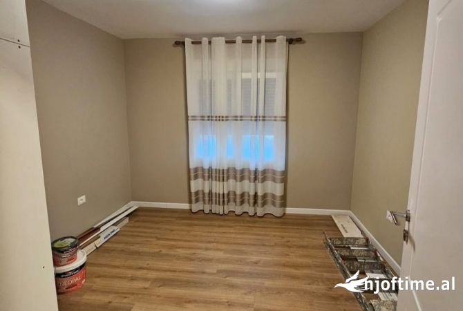 Shtepi ne shitje Apartament ne Tirane, 2+1, Mobilimi E mobiluar, Pagesa 155,000  Euro.