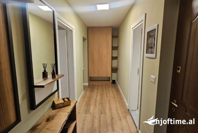 Shtepi ne shitje Apartament ne Tirane, 2+1, Mobilimi E mobiluar, Pagesa 155,000  Euro.