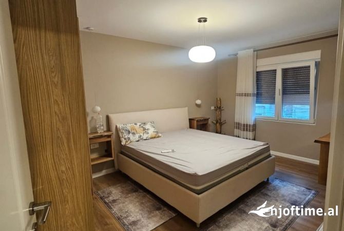 Shtepi ne shitje Apartament ne Tirane, 2+1, Mobilimi E mobiluar, Pagesa 155,000  Euro.