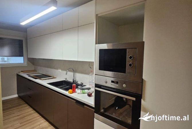 Shtepi ne shitje Apartament ne Tirane, 2+1, Mobilimi E mobiluar, Pagesa 155,000  Euro.