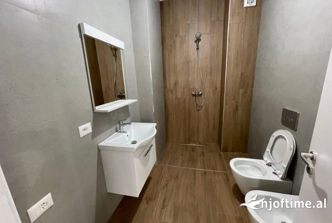 Jepet me Qera Apartament 2+1 per Zyra ne Rezidencen Luxor 3 ne Rrugen Tefta Tashko Koco