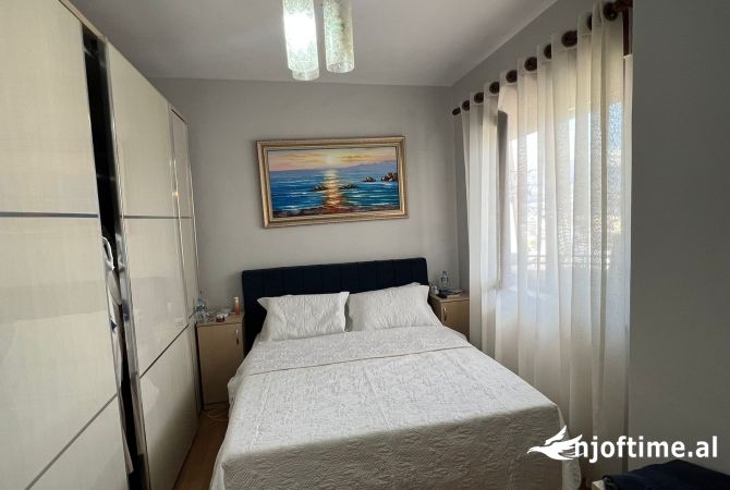 Shtepi ne shitje Apartament ne Tirane, 1+1, Mobilimi E mobiluar, Pagesa 155,000  Euro.