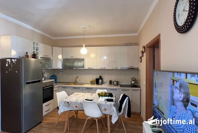 Shtepi ne shitje Apartament ne Tirane, 1+1, Mobilimi E mobiluar, Pagesa 155,000  Euro.