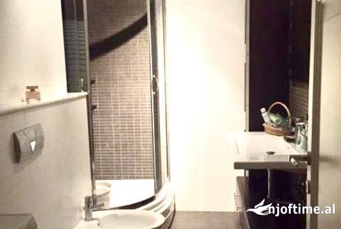 Shtepi me qera Apartament ne Tirane, 3+1, Mobilimi E mobiluar, Pagesa 800  Euro.