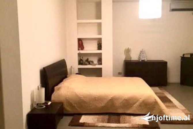 Shtepi me qera Apartament ne Tirane, 3+1, Mobilimi E mobiluar, Pagesa 800  Euro.