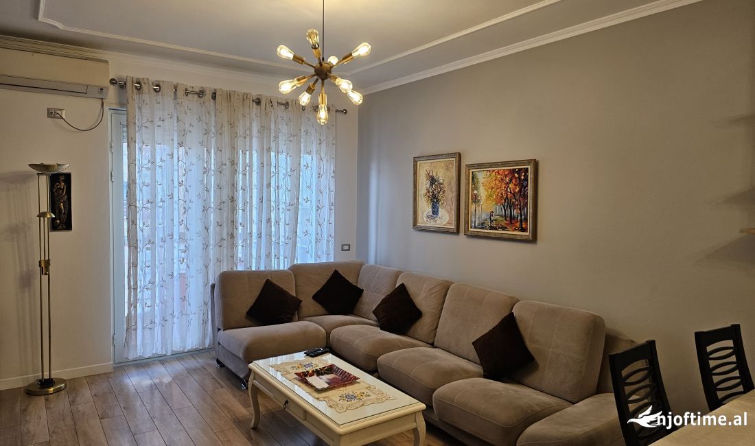 Shtepi ne shitje Apartament ne Tirane, 2+1, Mobilimi E mobiluar, Pagesa 190,000  Euro.
