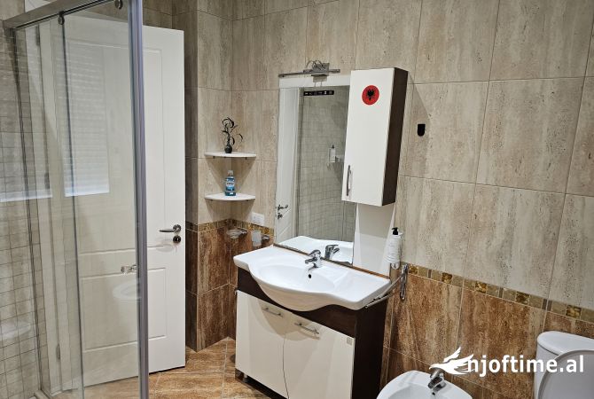 Shtepi ne shitje Apartament ne Tirane, 2+1, Mobilimi E mobiluar, Pagesa 190,000  Euro.