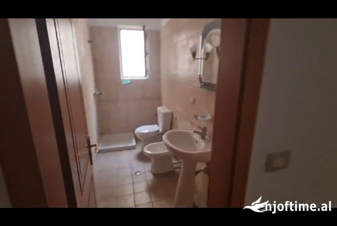 Shtepi me qera Apartament ne Tirane, 2+1, Mobilimi E mobiluar, Pagesa 45,000  Leke.