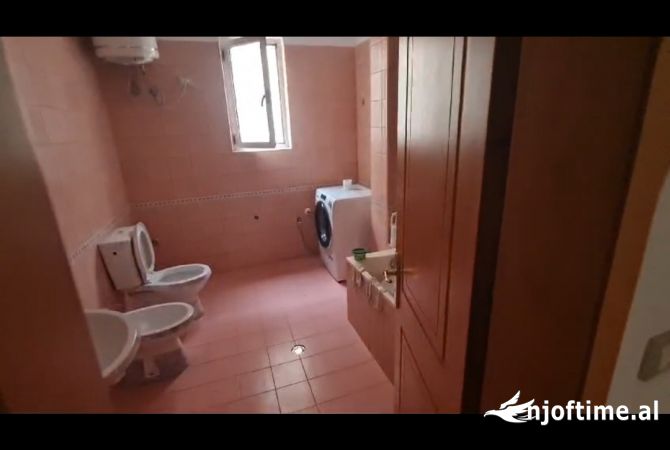Shtepi me qera Apartament ne Tirane, 2+1, Mobilimi E mobiluar, Pagesa 45,000  Leke.