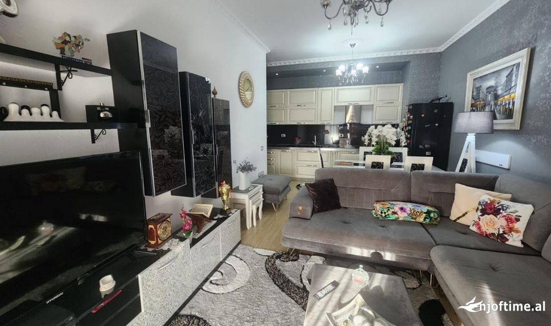 Shtepi ne shitje Apartament ne Tirane, 2+1, Mobilimi E mobiluar, Pagesa 140,000  Euro.