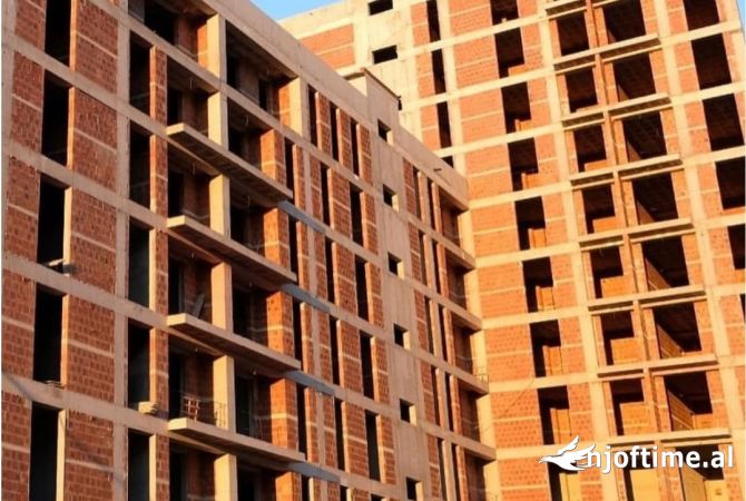 Shtepi ne shitje Apartament ne Tirane, 1+1, Mobilimi Bosh, pa mobiluar, Pagesa 110,000  Euro.