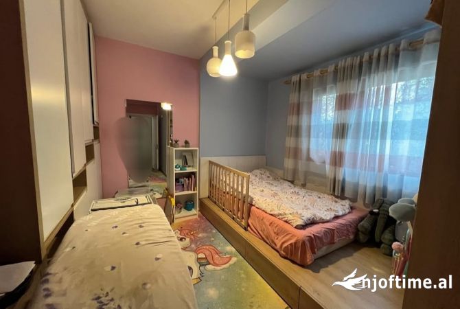 Shtepi ne shitje Apartament ne Tirane, 2+1, Mobilimi E mobiluar, Pagesa 240,000  Euro.