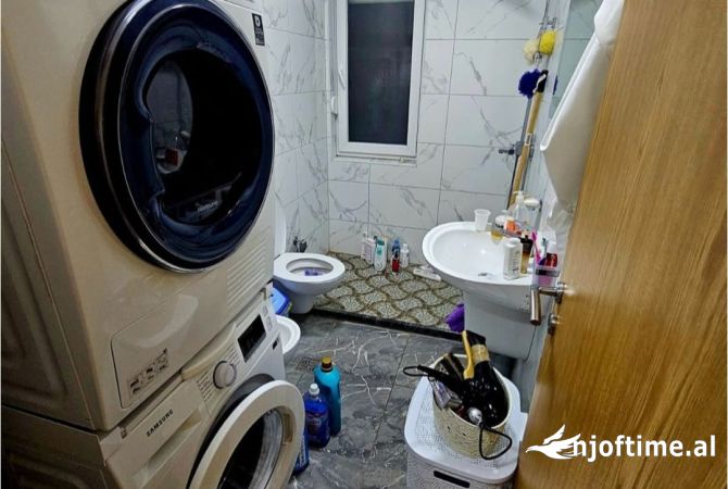 Shtepi me qera Apartament ne Tirane, 1+1, Mobilimi E mobiluar, Pagesa 60,000  Leke.