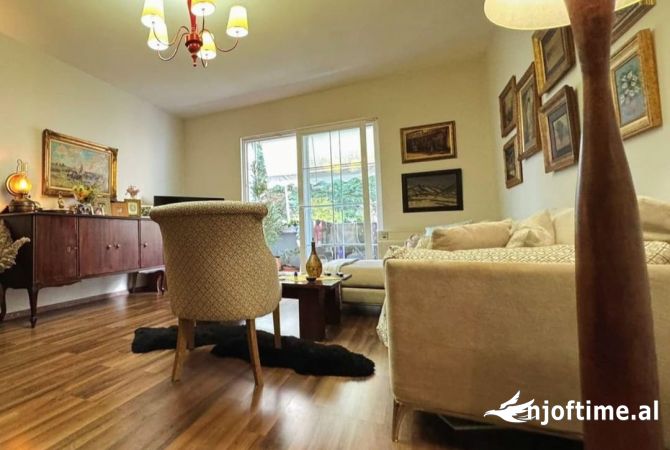 Shtepi me qera Apartament ne Tirane, 1+1, Mobilimi E mobiluar, Pagesa 500  Euro.