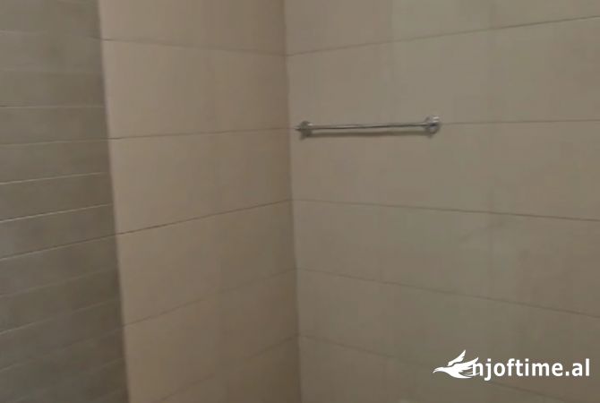 Shtepi ne shitje Apartament ne Tirane, 3+1, Mobilimi E mobiluar, Pagesa 350,000  Euro.