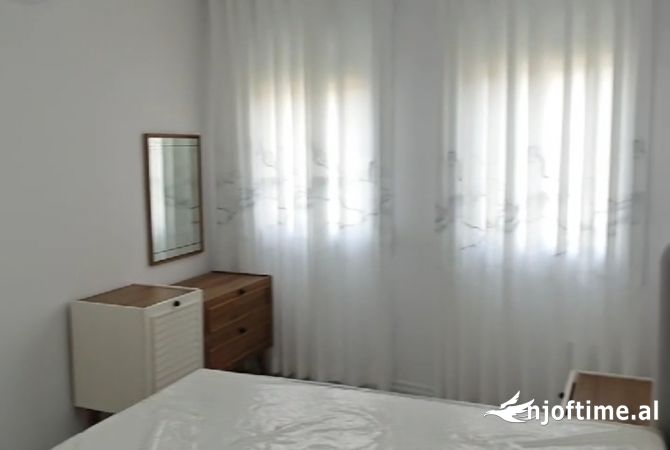 Shtepi ne shitje Apartament ne Tirane, 3+1, Mobilimi E mobiluar, Pagesa 350,000  Euro.