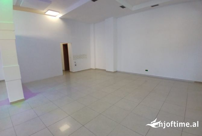 Ambient biznesi me qera 1+1 ne Tirane - 85,000 Leke
