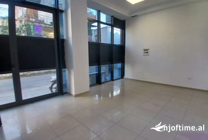 Ambient biznesi me qera 1+1 ne Tirane - 85,000 Leke