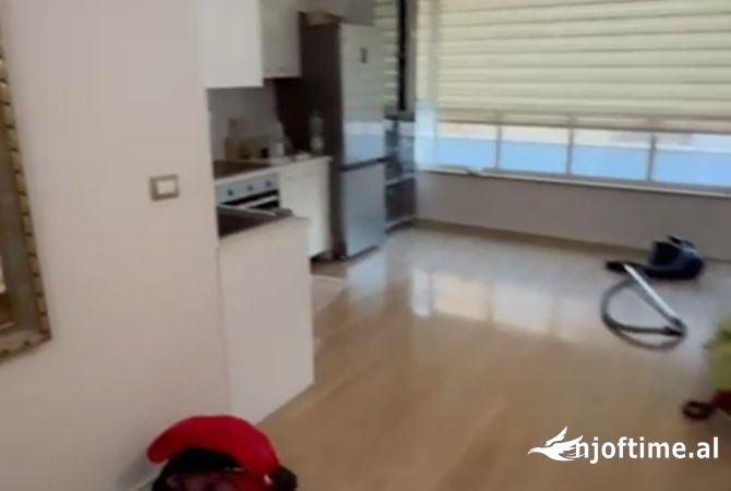 Shtepi ne shitje Apartament ne Tirane, 2+1, Mobilimi Pjeserisht e mobiluar, Pagesa 200,000  Euro.