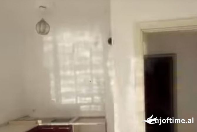 Shtepi ne shitje Apartament ne Tirane, 2+1, Mobilimi Bosh, pa mobiluar, Pagesa 85,000  Euro.