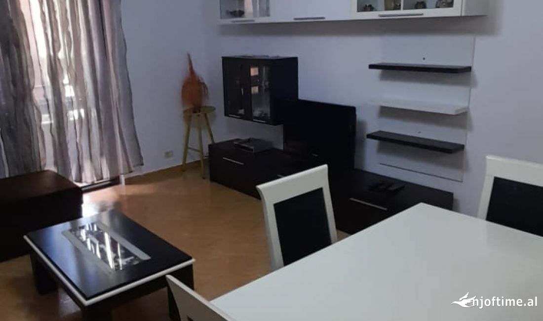 Shtepi me qera Apartament ne Tirane, 2+1, Mobilimi E mobiluar, Pagesa 750  Euro.