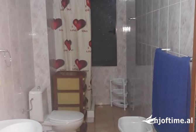 Shtepi me qera Apartament ne Tirane, 2+1, Mobilimi E mobiluar, Pagesa 750  Euro.
