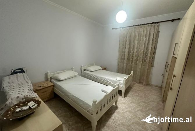Shtepi me qera Apartament ne Tirane, 3+1, Mobilimi E mobiluar, Pagesa 800  Euro.