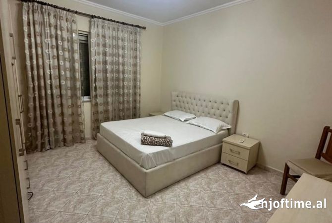 Shtepi me qera Apartament ne Tirane, 3+1, Mobilimi E mobiluar, Pagesa 800  Euro.