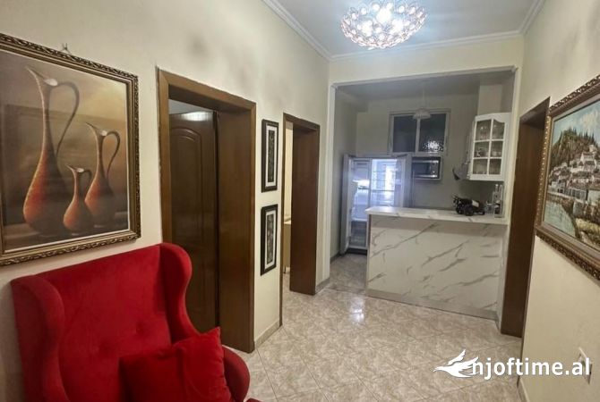 Shtepi me qera Apartament ne Tirane, 3+1, Mobilimi E mobiluar, Pagesa 800  Euro.