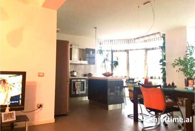 Shtepi me qera 3+1 ne Tirane - 800 Euro