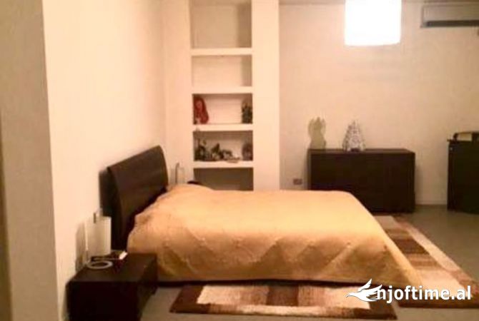 Shtepi me qera Apartament ne Tirane, 3+1, Mobilimi E mobiluar, Pagesa 800  Euro.