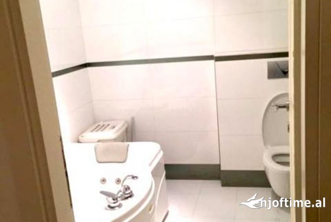 Shtepi me qera Apartament ne Tirane, 3+1, Mobilimi E mobiluar, Pagesa 800  Euro.