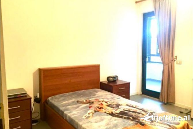 Shtepi me qera Apartament ne Tirane, 3+1, Mobilimi E mobiluar, Pagesa 800  Euro.