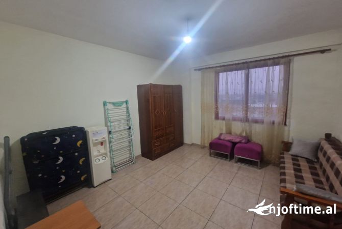 Shtepi ne shitje Apartament ne Tirane, 2+1, Mobilimi E mobiluar, Pagesa 104,000  Euro.