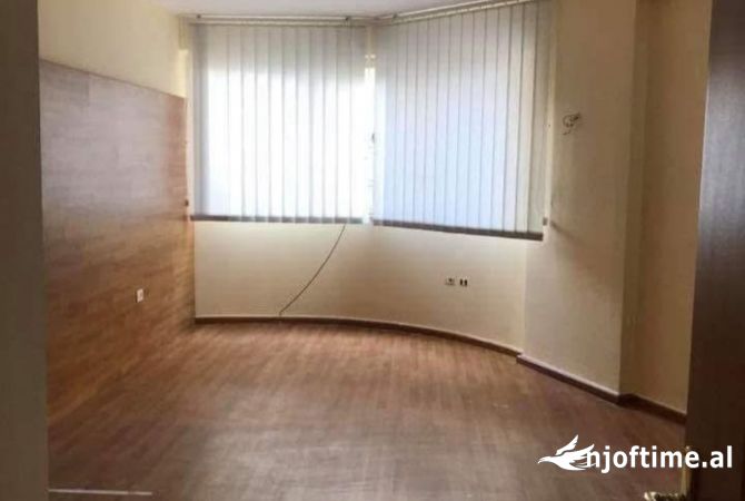 Ambient biznesi me qera 3+1 ne Tirane - 600 Euro
