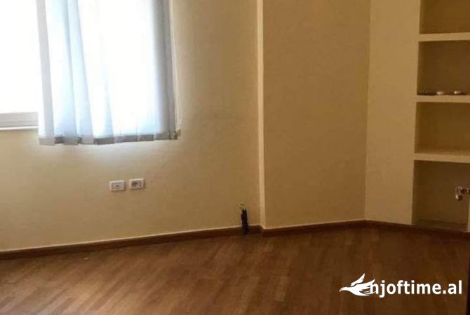 Ambient biznesi me qera 3+1 ne Tirane - 600 Euro