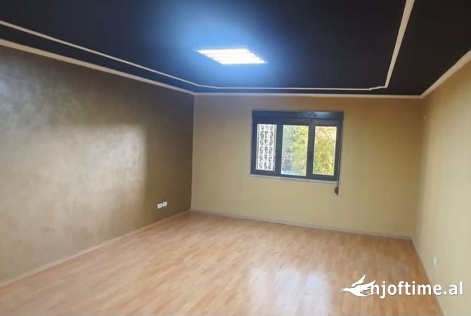 Ambient biznesi me qera 3+1 ne Tirane - 1,500 Euro