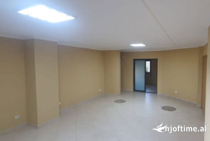 Ambient biznesi me qera 3+1 ne Tirane - 1,500 Euro