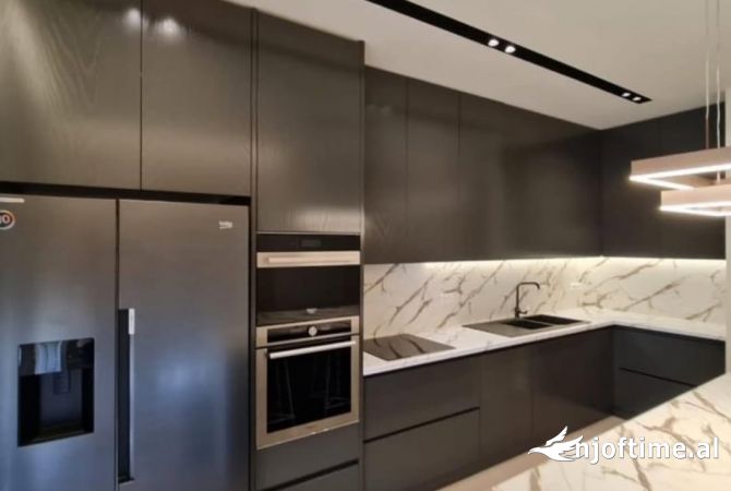 Shtepi me qera 3+1 ne Tirane - 1,800 Euro
