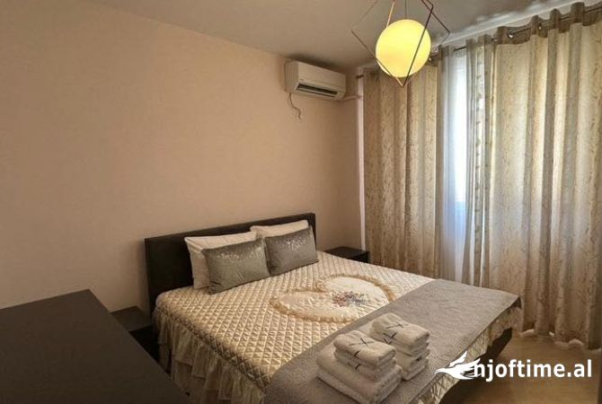Shtepi me qera Apartament ne Tirane, 2+1, Mobilimi E mobiluar, Pagesa 700  Euro.