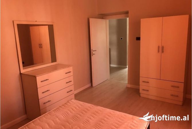Shtepi me qera Apartament ne Tirane, 2+1, Mobilimi E mobiluar, Pagesa 600  Euro.