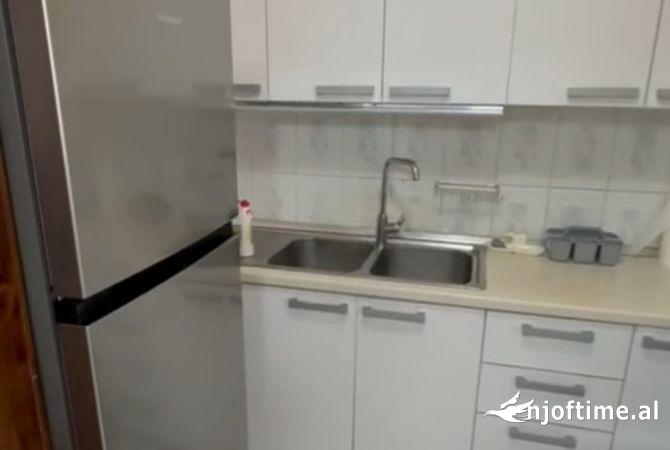 Shtepi me qera Apartament ne Tirane, 2+1, Mobilimi E mobiluar, Pagesa 50,000  Leke.