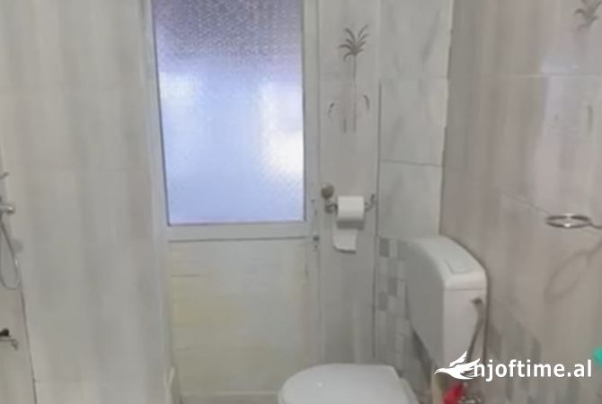 Shtepi me qera Apartament ne Tirane, 2+1, Mobilimi E mobiluar, Pagesa 50,000  Leke.