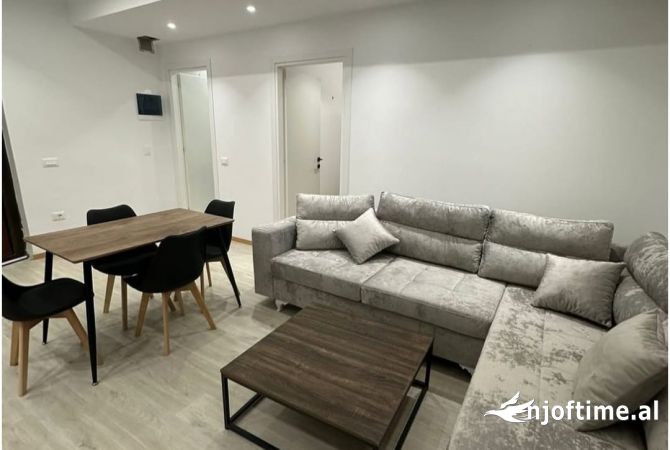 Shtepi me qera Apartament ne Tirane, 1+1, Mobilimi E mobiluar, Pagesa 700  Euro.