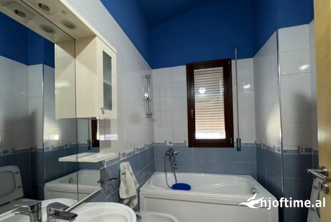 Shtepi me qera Apartament ne Tirane, 2+1, Mobilimi E mobiluar, Pagesa 800  Euro.