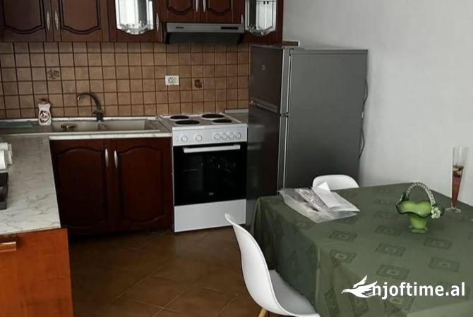 Shtepi me qera 2+1 ne Tirane - 40,000 Leke