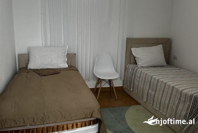 Shtepi me qera Apartament ne Tirane, 2+1, Mobilimi E mobiluar, Pagesa 40,000  Leke.
