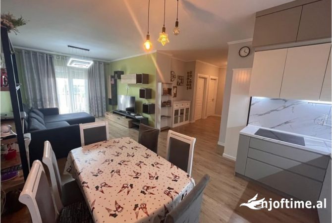 Shtepi me qera Apartament ne Tirane, 2+1, Mobilimi E mobiluar, Pagesa 650  Euro.