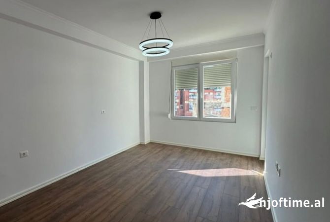 Shtepi ne shitje Apartament ne Tirane, 1+1, Mobilimi Bosh, pa mobiluar, Pagesa 119,000  Euro.