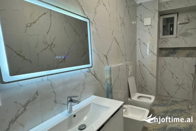 Shtepi ne shitje Apartament ne Tirane, 1+1, Mobilimi Bosh, pa mobiluar, Pagesa 119,000  Euro.